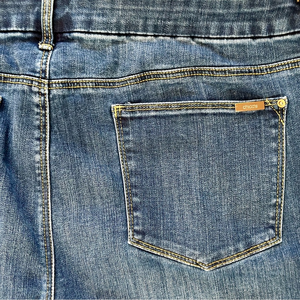 Chico’s EMBROIDERED JEANS Slimming Ankle Flowers Sz 3x - BLUE - Picture 8 of 12